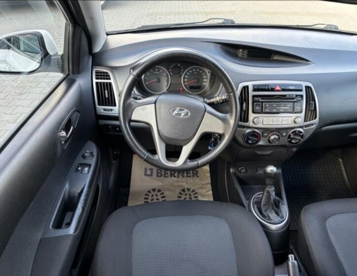 Hyundai i20 15