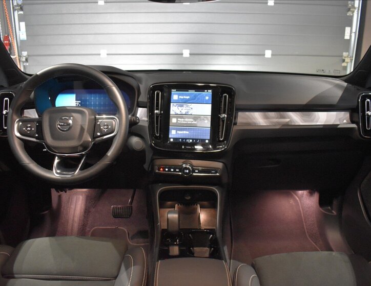 Volvo EX40 SUV / Terénní 0,0 325 kw