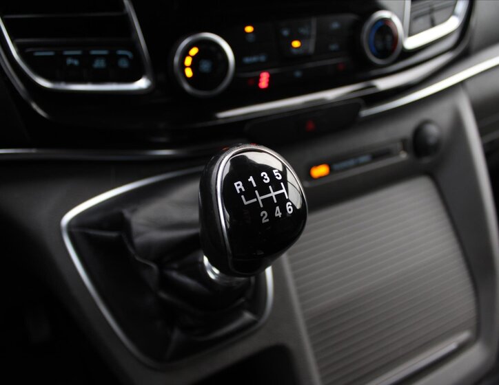 Ford Tourneo Custom MPV 2,0 l 136 kw