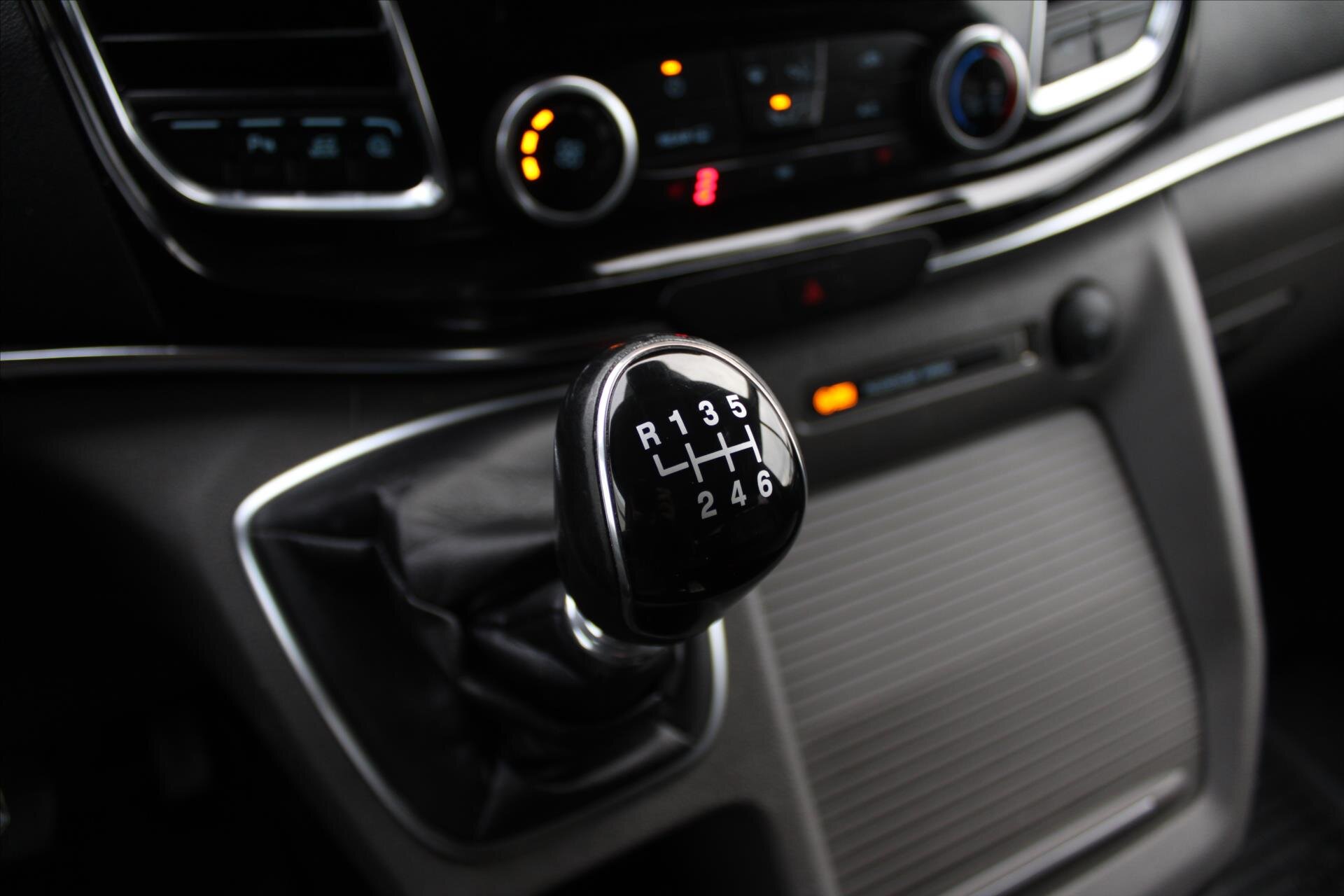 Ford Tourneo Custom MPV 2,0 l 136 kw