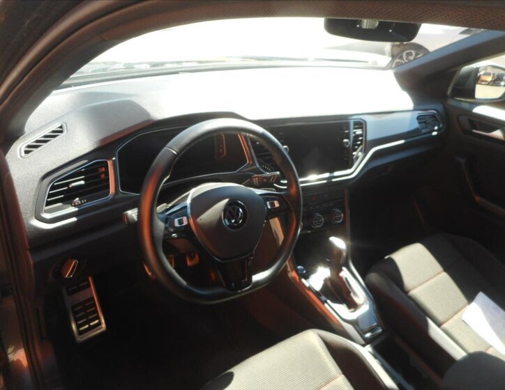 Volkswagen T-Roc SUV / Terénní 1,5 l 110 kw