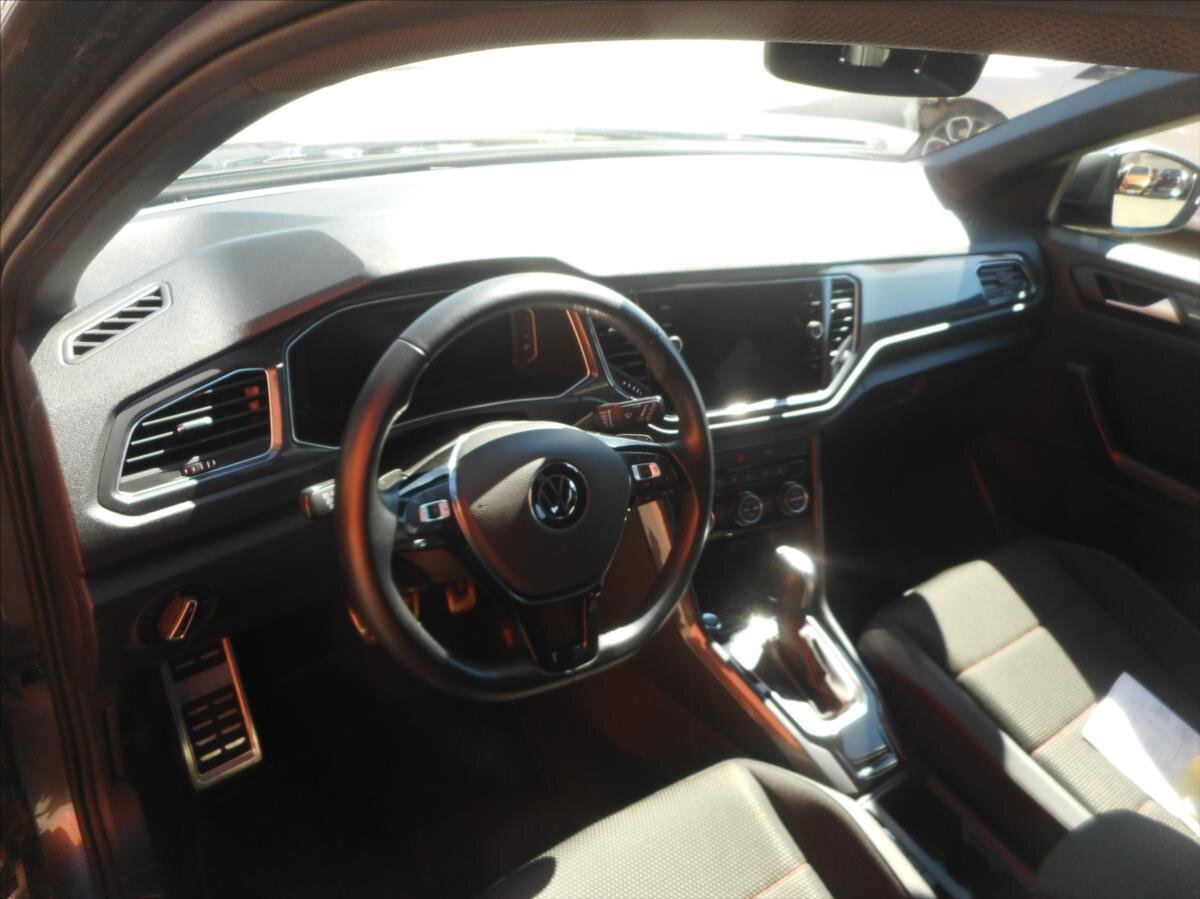 Volkswagen T-Roc SUV / Terénní 1,5 l 110 kw