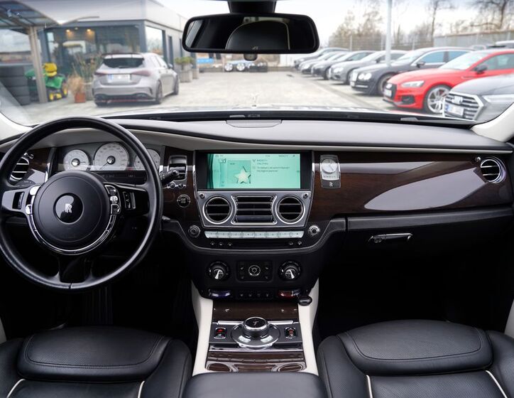 Rolls-Royce Ghost Sedan 6,6 l 420 kw