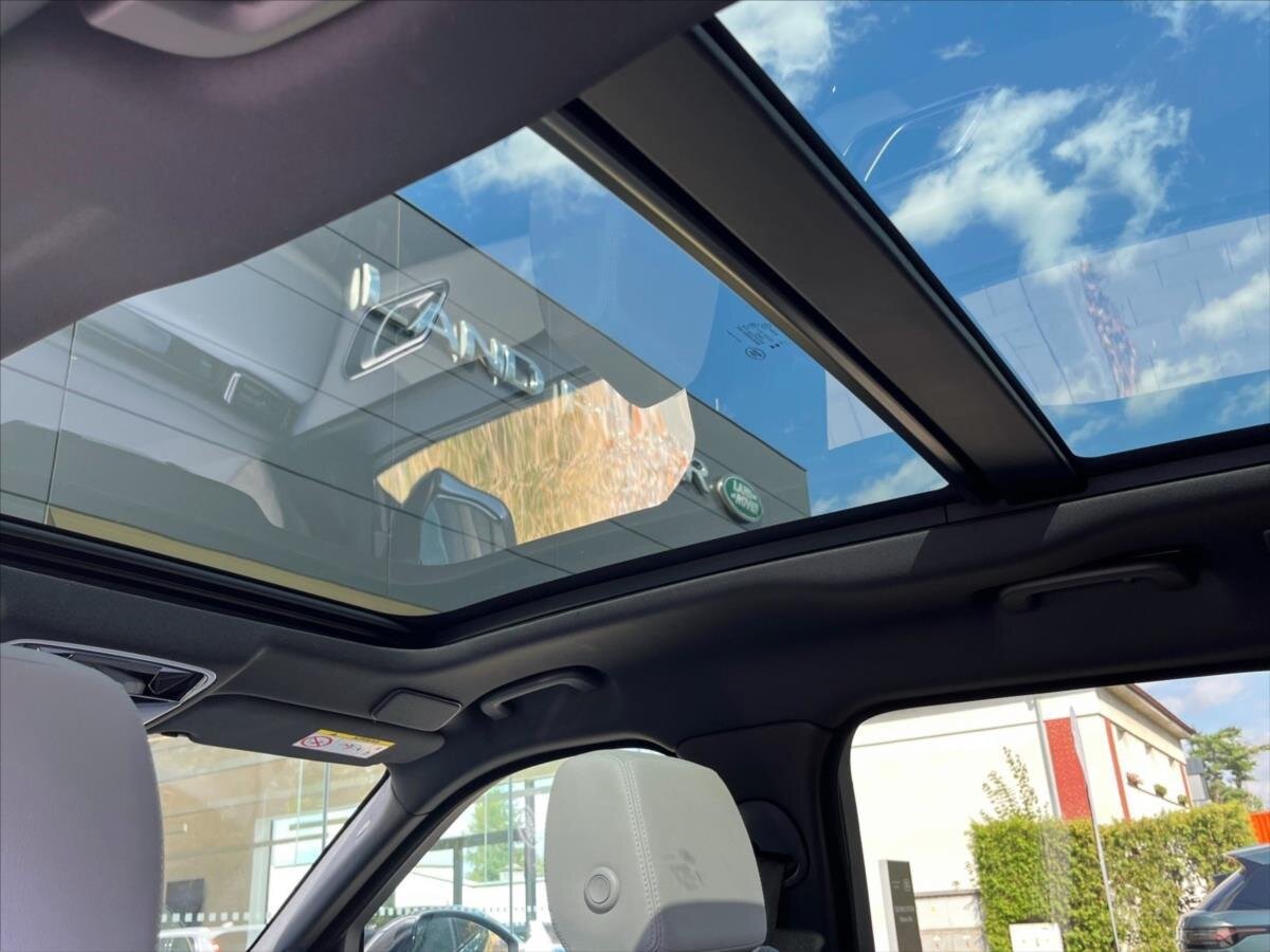 Land Rover Range Rover Velar SUV / Terénní 2,0 l 147 kw