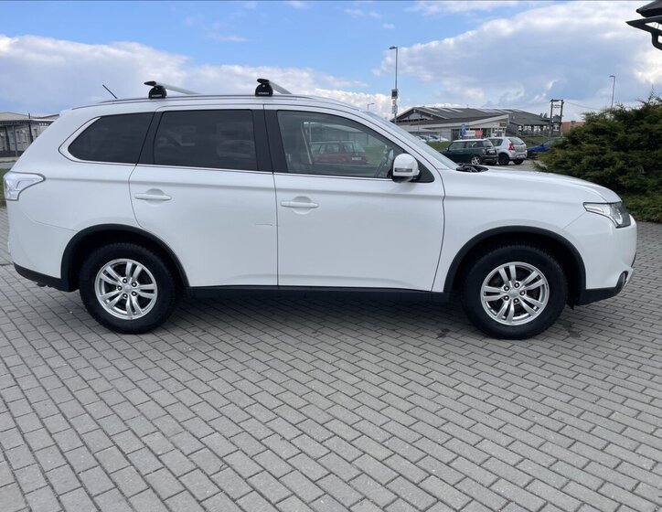 Mitsubishi Outlander SUV / Terénní 2,3 l 110 kw