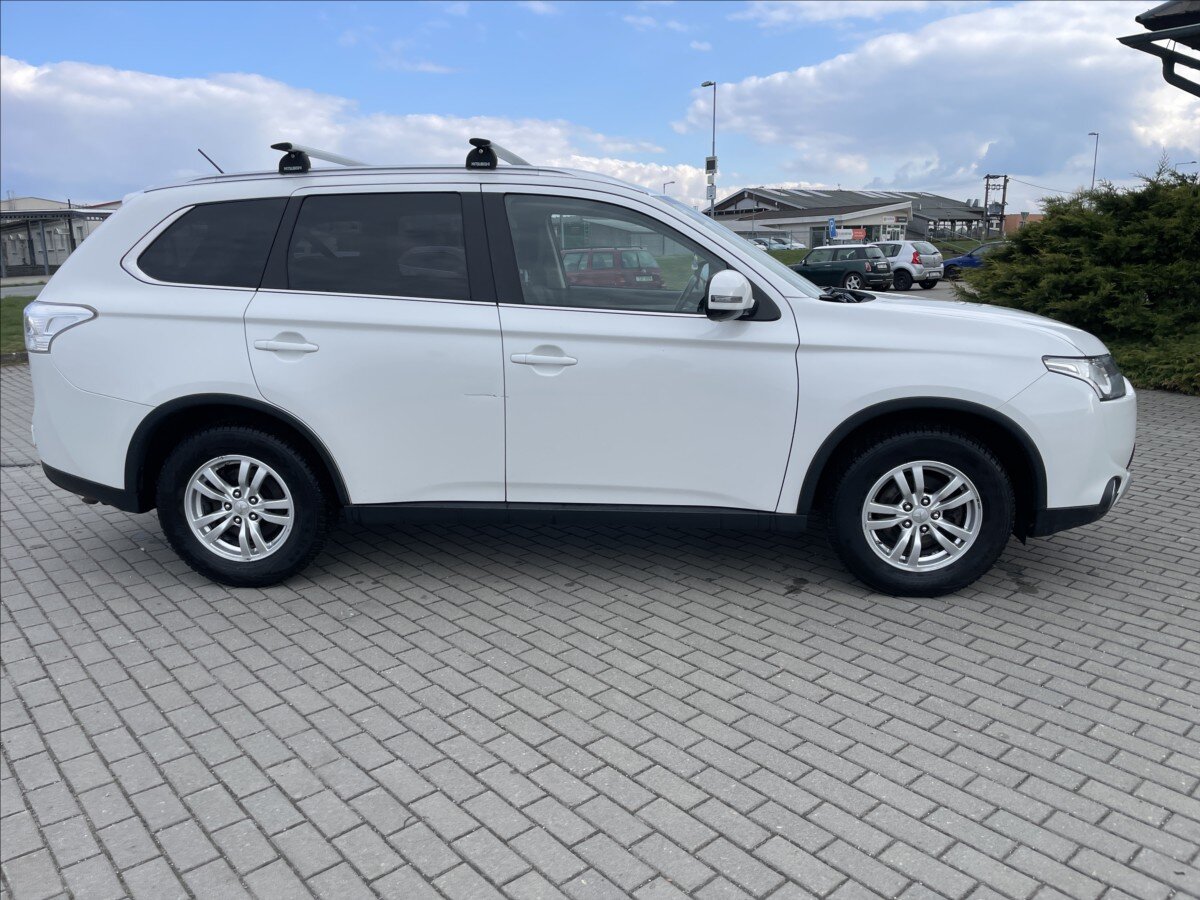 Mitsubishi Outlander SUV / Terénní 2,3 l 110 kw