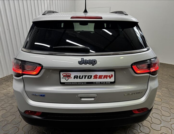 Jeep Compass SUV / Terénní 1,3 l 140 kw