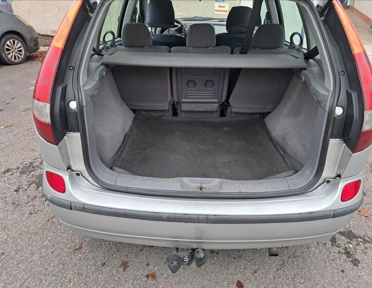 Nissan Almera Tino 40