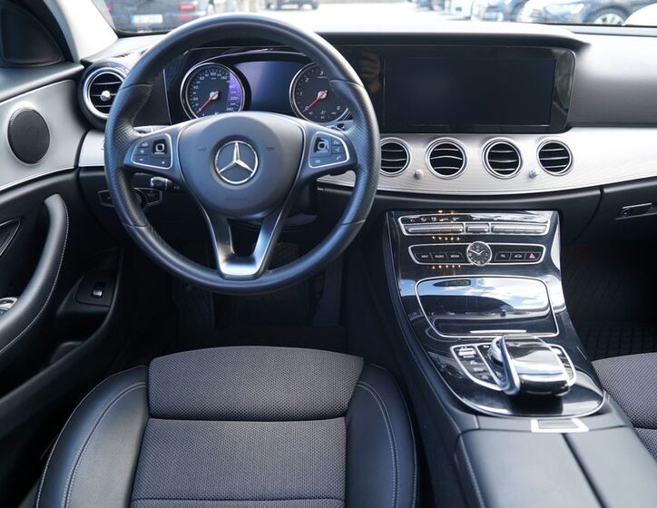 Mercedes-Benz Třídy E 32