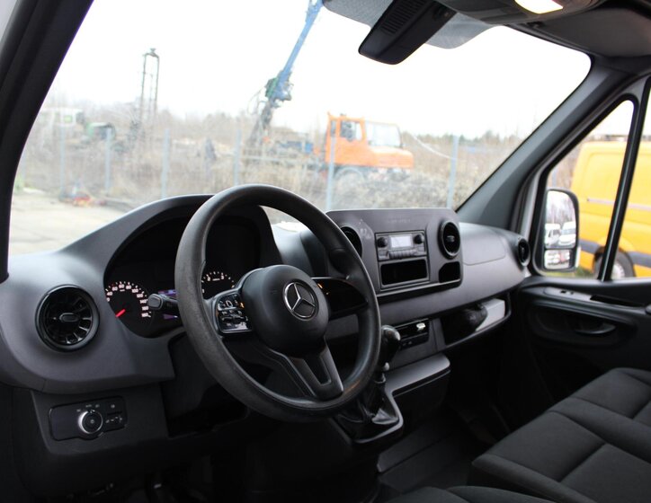 Mercedes-Benz Sprinter 9