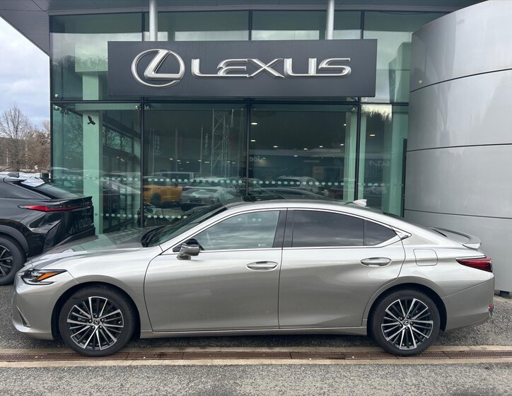 Lexus ES 300h Sedan 2,5 l 160 kw