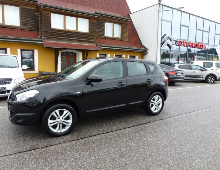 Nissan Qashqai SUV / Terénní 2,0 l 104 kw