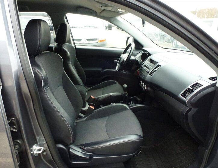 Citroën C-Crosser SUV / Terénní 2,2 l 115 kw