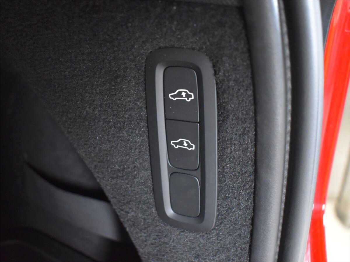 Volvo XC90 SUV / Terénní 2,0 l 177 kw