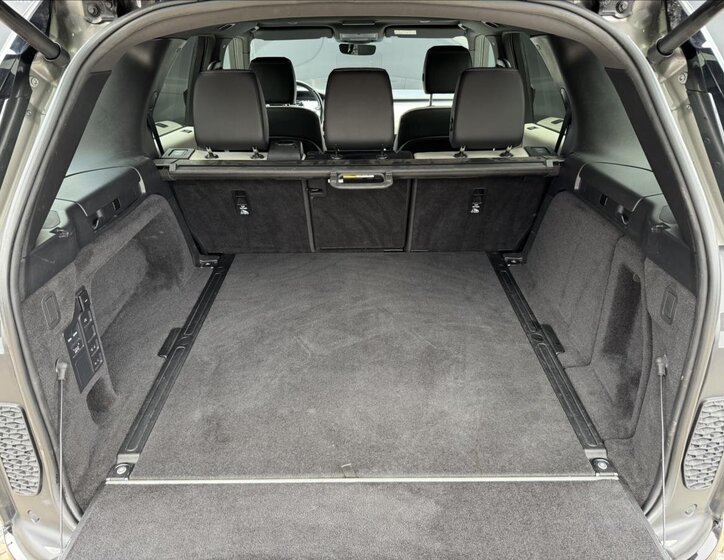 Land Rover Discovery SUV / Terénní 3,0 l 221 kw