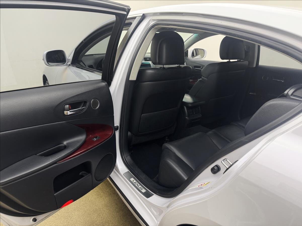 Lexus GS 300 Sedan / Limuzína 3,0 l 183 kw