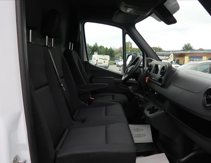 Mercedes-Benz Sprinter 13
