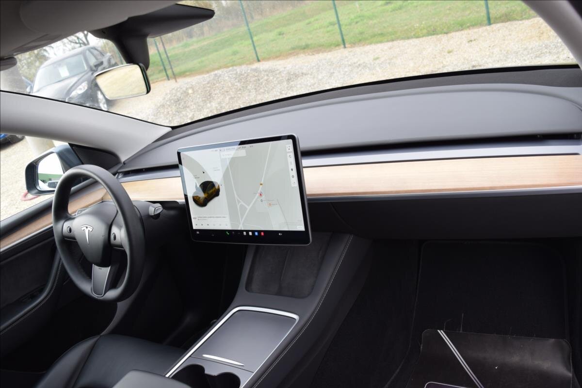Tesla Model Y SUV / Terénní 0,0 378 kw
