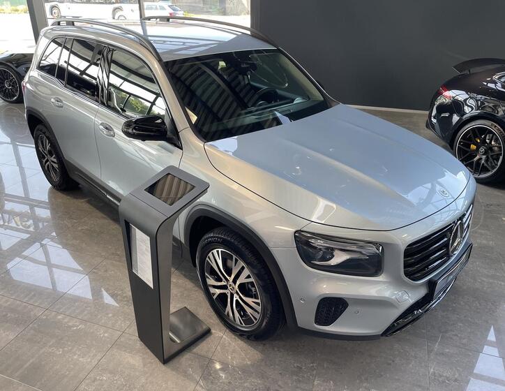 Mercedes-Benz GLB 4