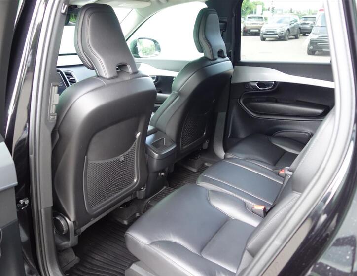 Volvo XC90 25