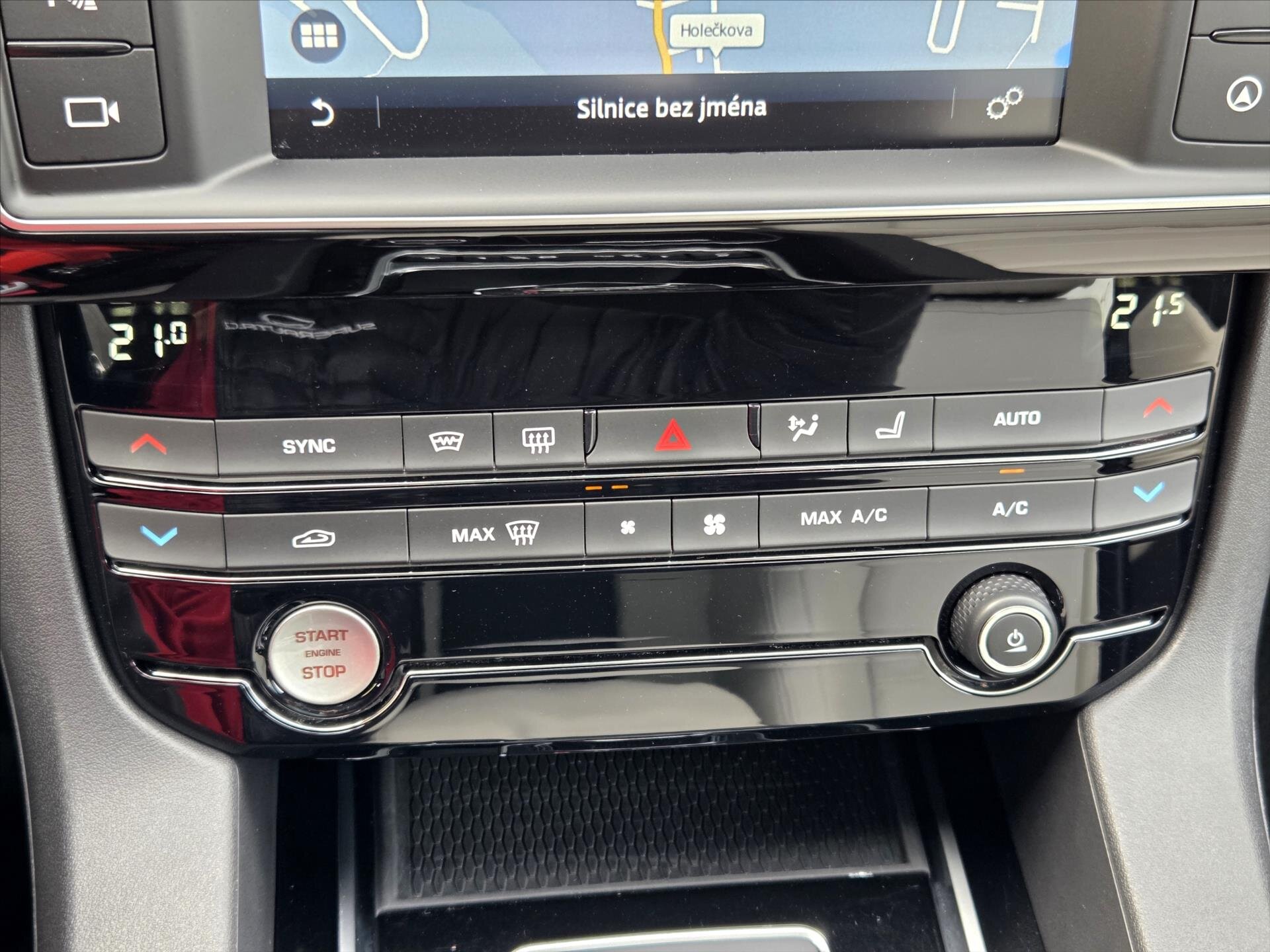 Jaguar F-Pace SUV / Terénní 3,0 l 221 kw