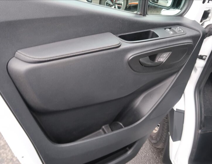 Mercedes-Benz Sprinter 17