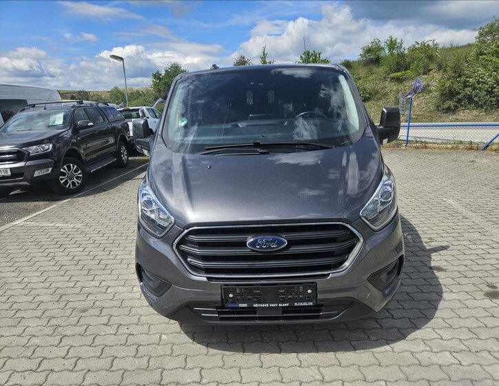 Ford Tourneo Custom 2