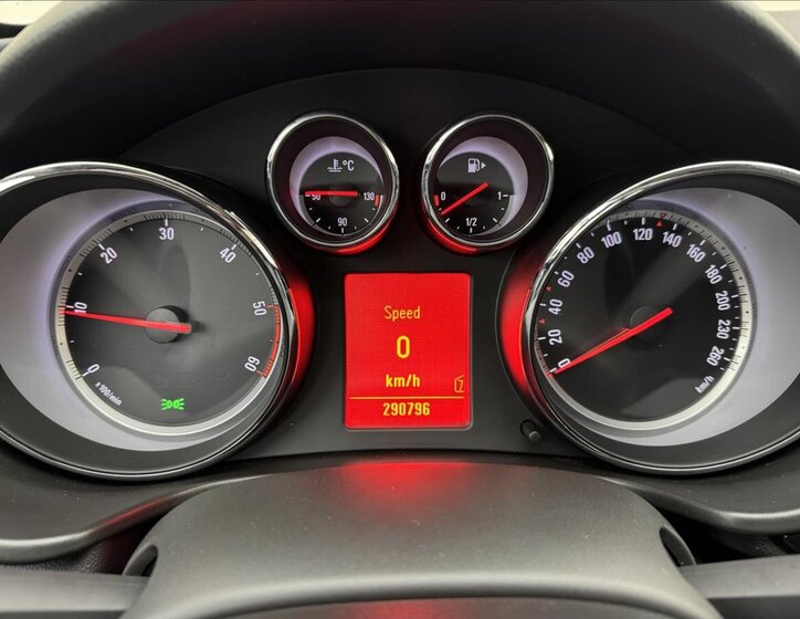 Opel Insignia Sedan / Limuzína 2,0 l 118 kw