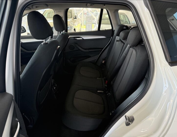 BMW X1 Kombi 1,5 l 103 kw