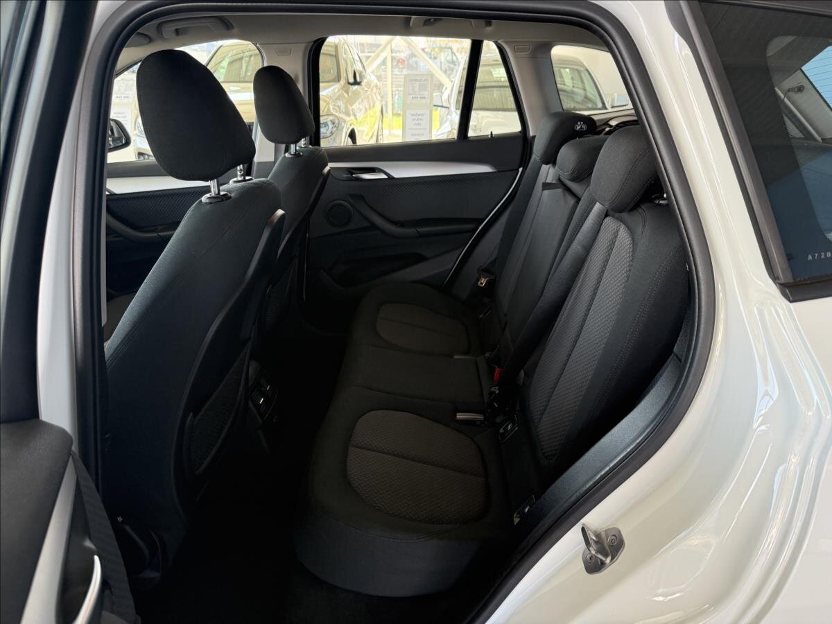 BMW X1 Kombi 1,5 l 103 kw