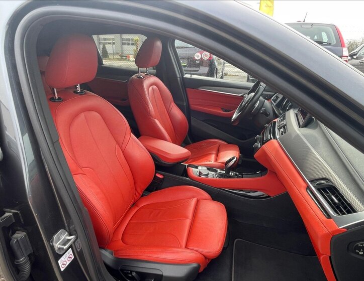 BMW X2 SUV / Terénní 2,0 l 140 kw