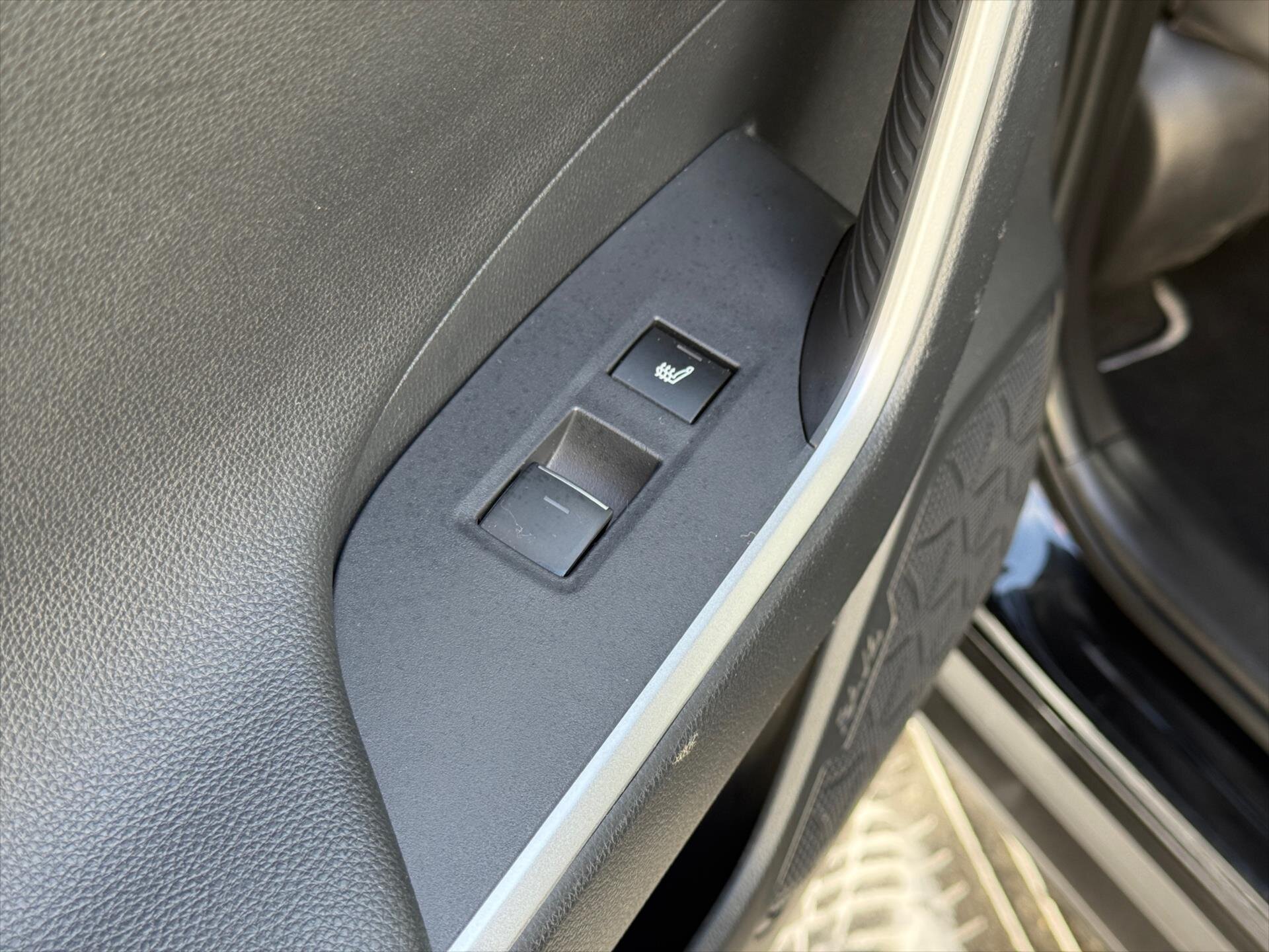 Toyota RAV4 SUV / Terénní 2,5 l 131 kw