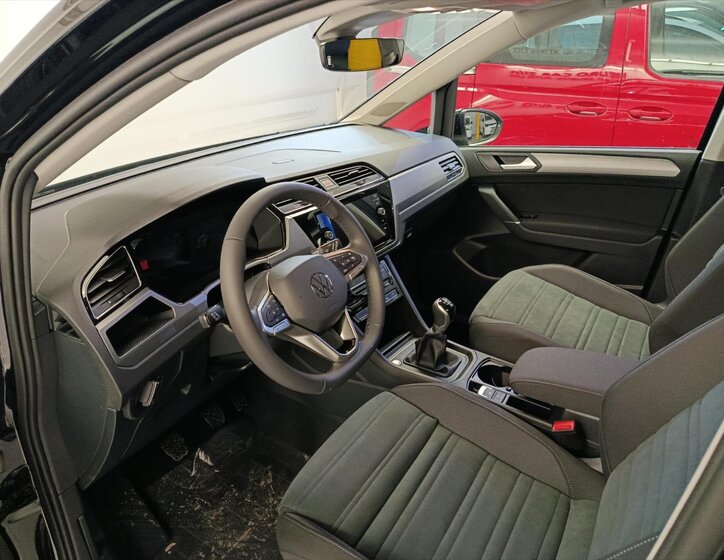 Volkswagen Touran MPV 1,5 l 110 kw