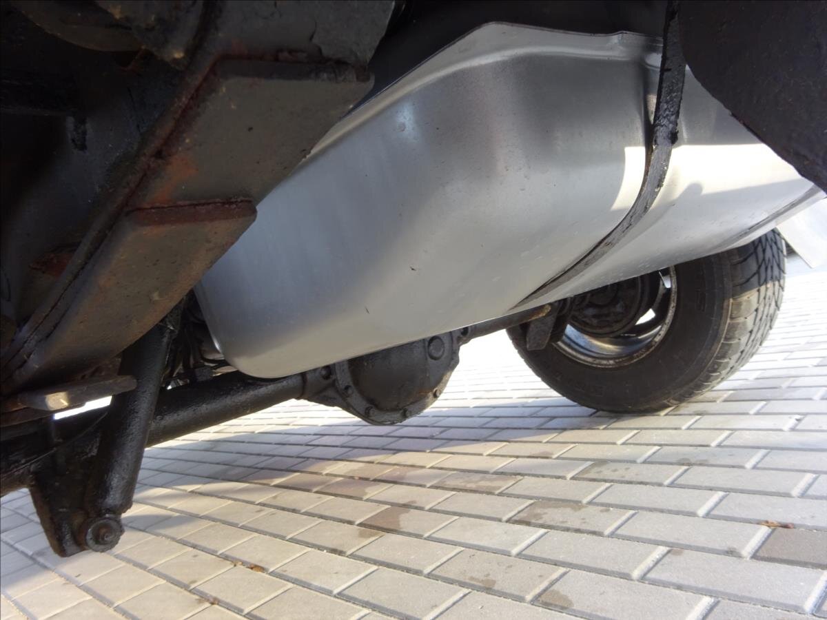 Jeep Cherokee SUV / Terénní 4,0 l 136 kw