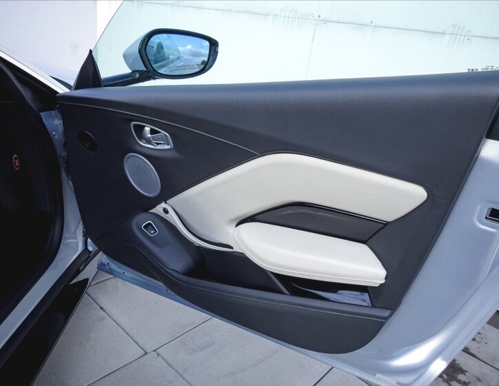 Aston Martin V8 Vantage Kupé 4,0 l 375 kw