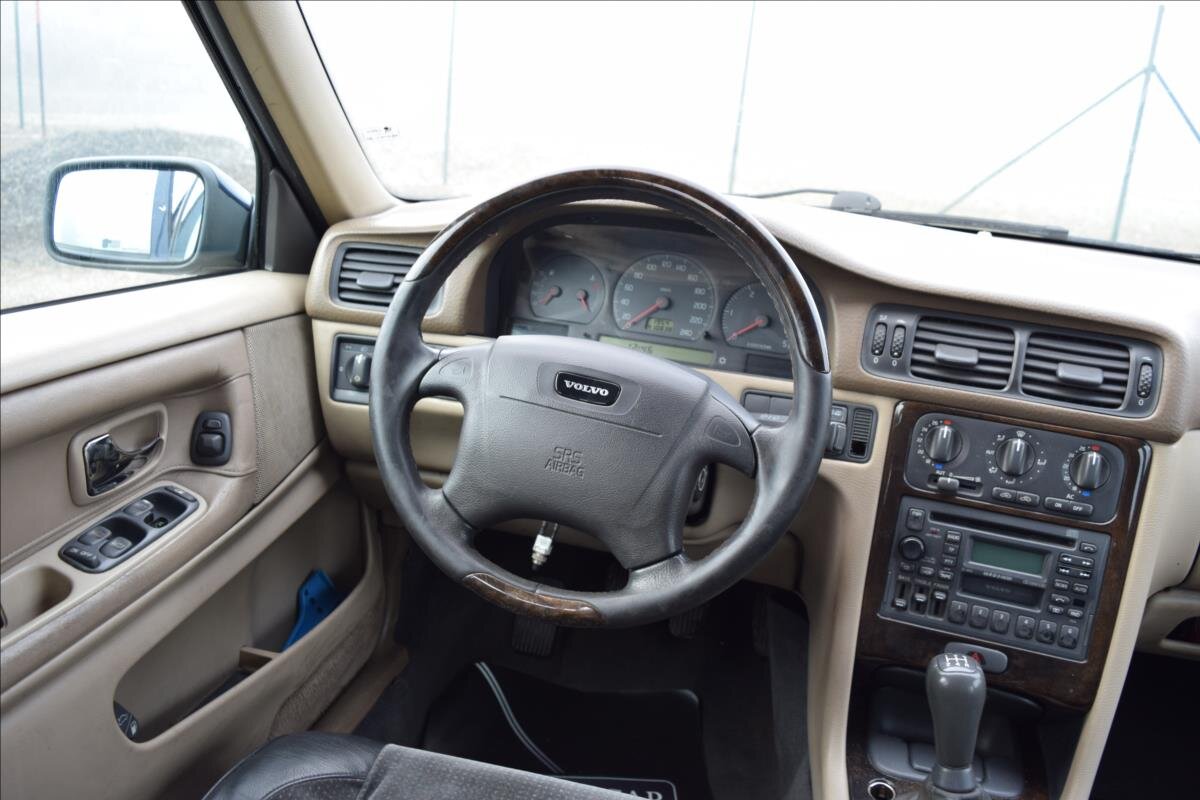 Volvo V70 Kombi 2,5 l 103 kw