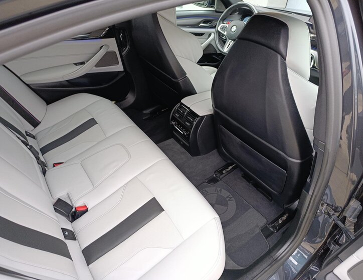 BMW M5 Sedan 4,4 l 460 kw