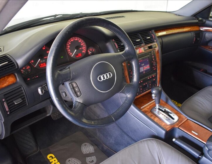 Audi S8 Sedan 4,2 l 265 kw