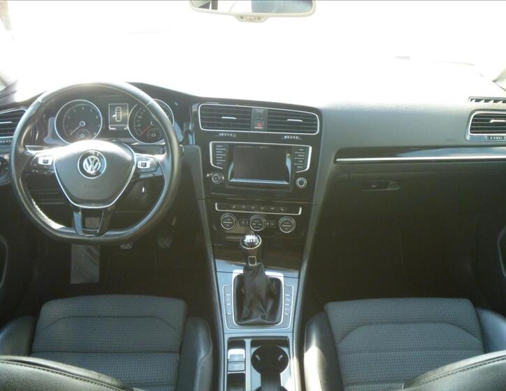 Volkswagen Golf 16