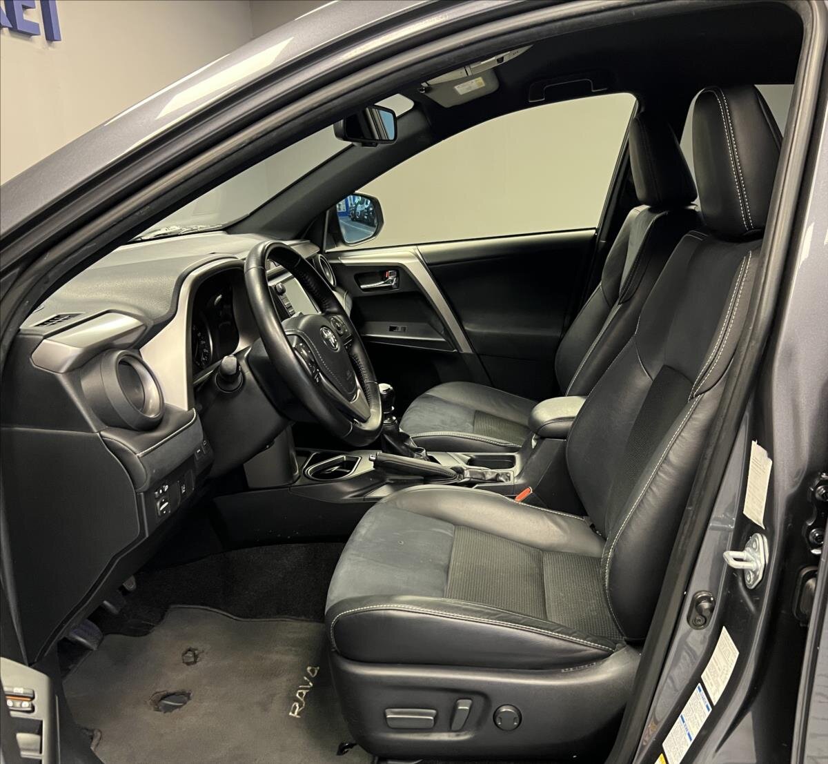 Toyota RAV4 SUV 2,0 l 112 kw