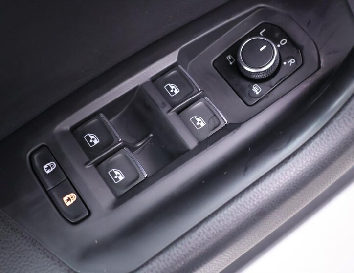 Volkswagen Touareg SUV / Terénní 3,0 l 210 kw