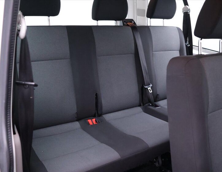 Volkswagen Transporter Kombi 2,0 l 110 kw