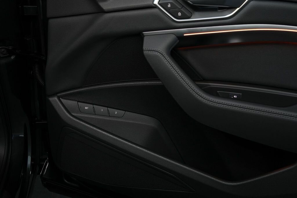 Audi e-tron SUV / Terénní 0,0 300 kw