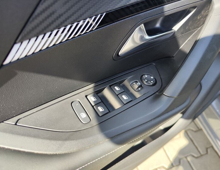 Peugeot 2008 Hatchback 1,2 l 74 kw