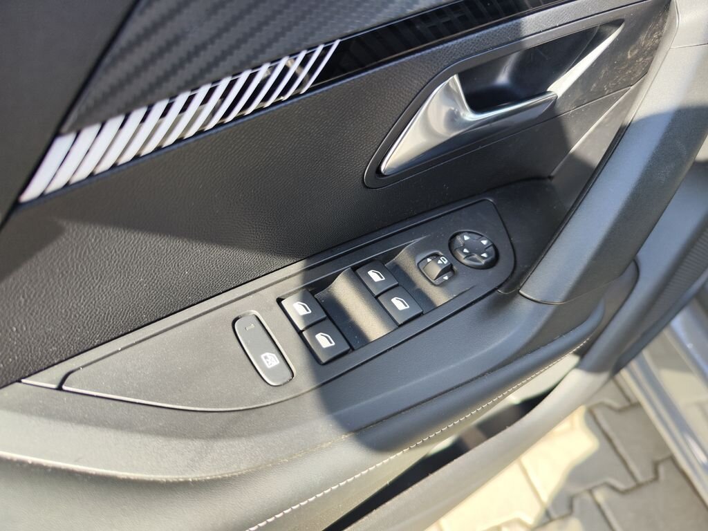 Peugeot 2008 Hatchback 1,2 l 74 kw