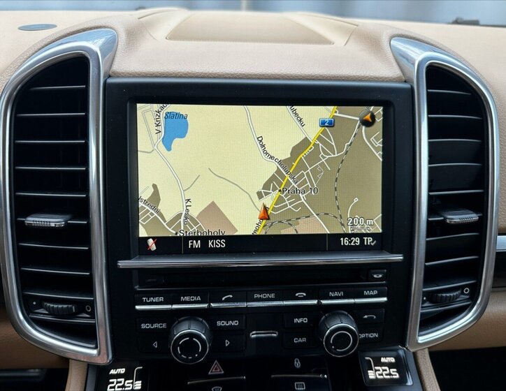 Porsche Cayenne Kombi 4,8 l 294 kw