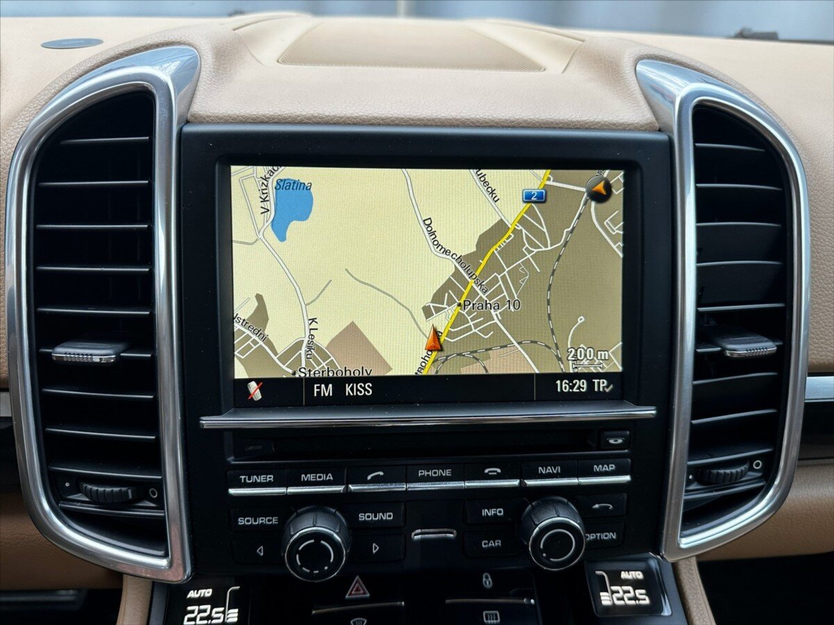 Porsche Cayenne Kombi 4,8 l 294 kw