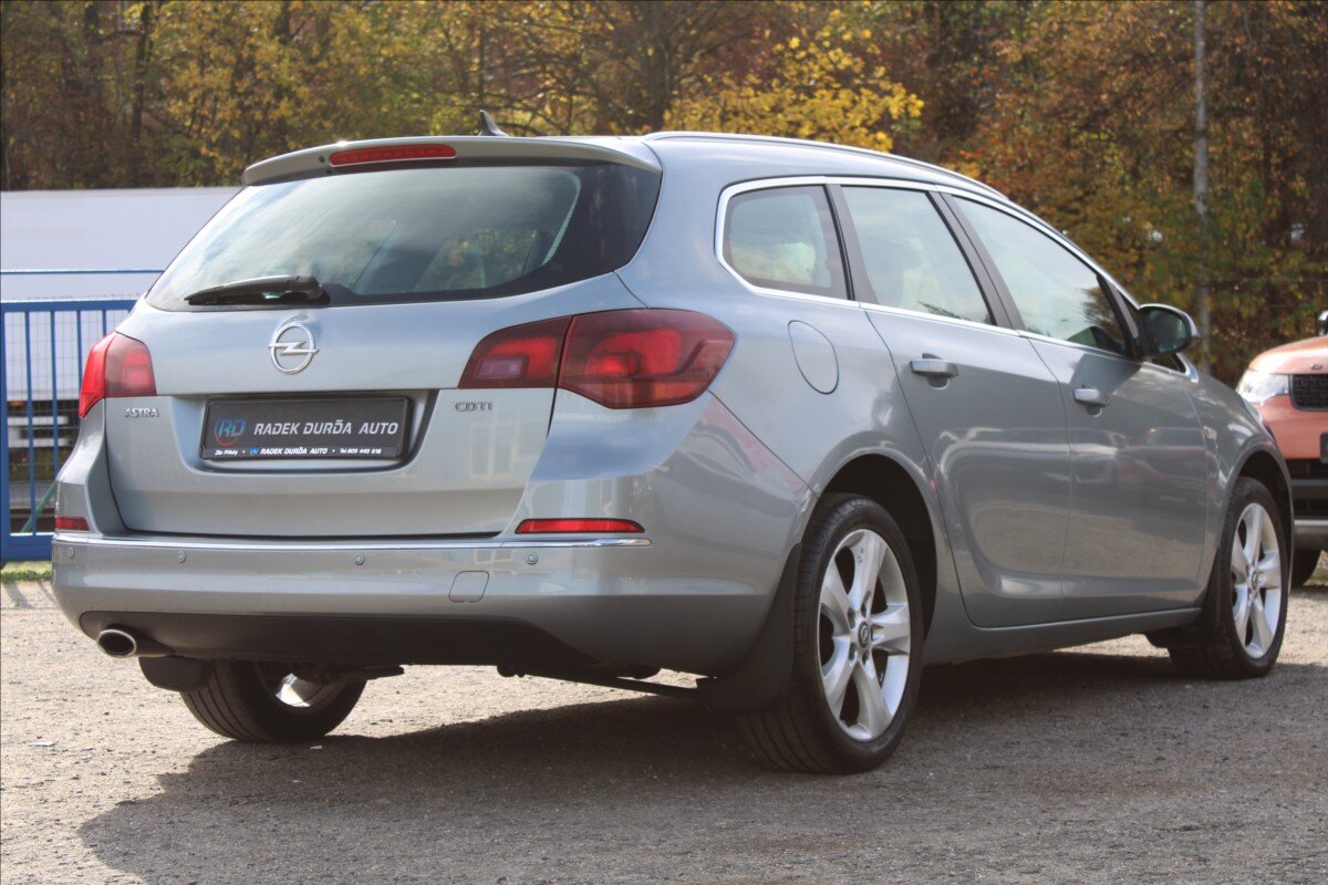 Opel Astra Kombi 2,0 l 121 kw