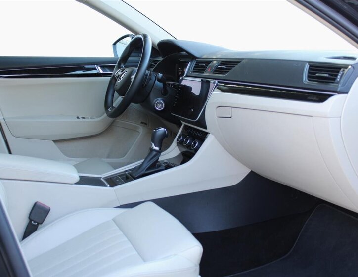 Škoda Superb Sedan / Limuzína 2,0 l 147 kw