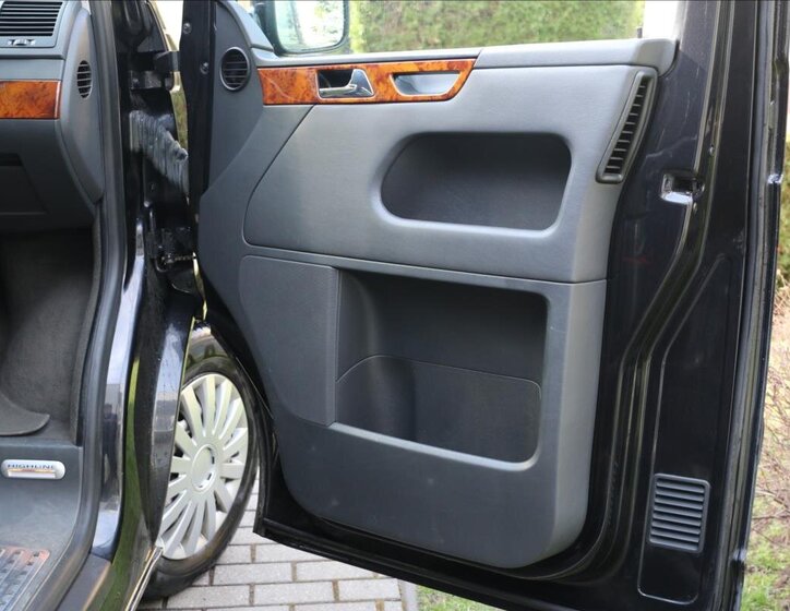 Volkswagen Multivan MPV 2,5 l 128 kw